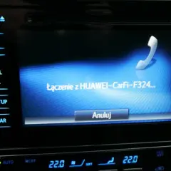 Łączenie z HUAWEI-CarFi-F324... na ekranie samochodu. Dostępny internet w samochodzie.