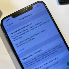 iPhone SE 2020 z komunikatem o baterii po wymianie. Informacje o kondycji baterii są niedostępne.