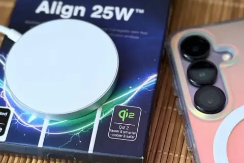Ładowarka indukcyjna Align 25W z certyfikatem Qi2.2, dedykowana dla Apple. Czy ładowanie indukcyjne niszczy baterię? Ta ładowarka zapewnia szybsze, inteligentniejsze i bezpieczniejsze ładowanie.