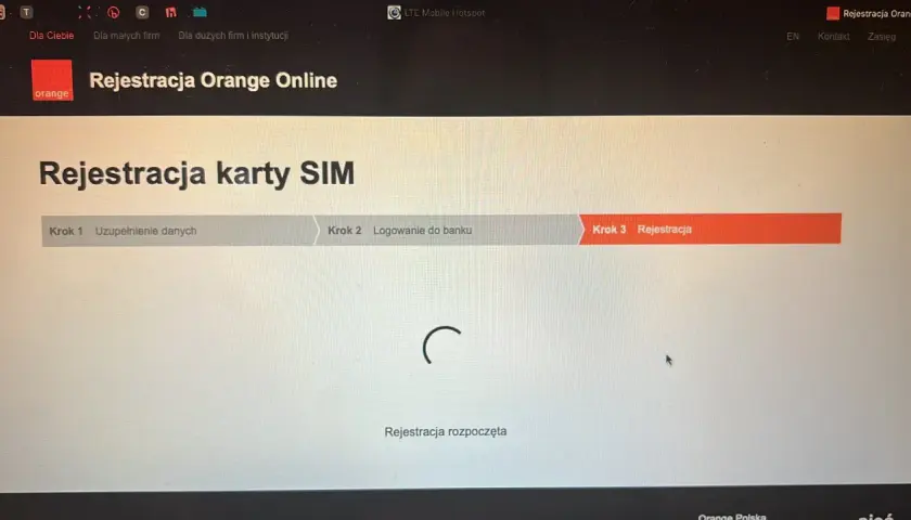 Proces rejestracji karty SIM w Orange Online. Widoczny jest etap "Krok 3 Rejestracja", a poniżej komunikat "Rejestracja rozpoczęta".