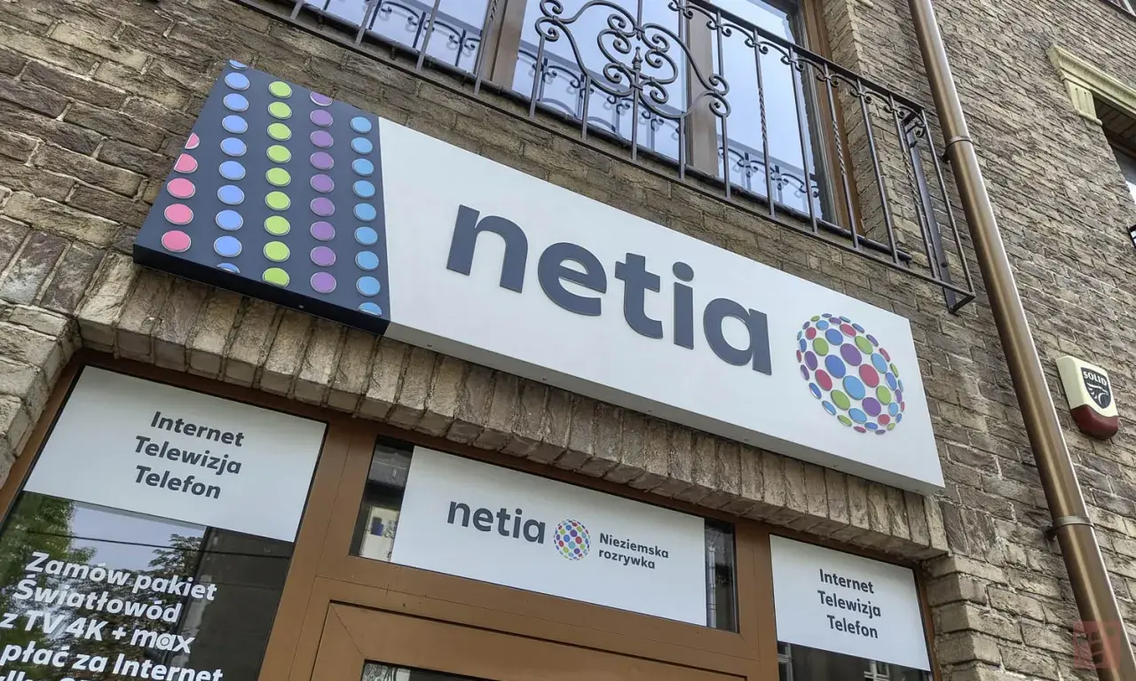 Netia: Internet i telewizja 43 zł. Oferta obejmuje światłowód, TV 4K+max.