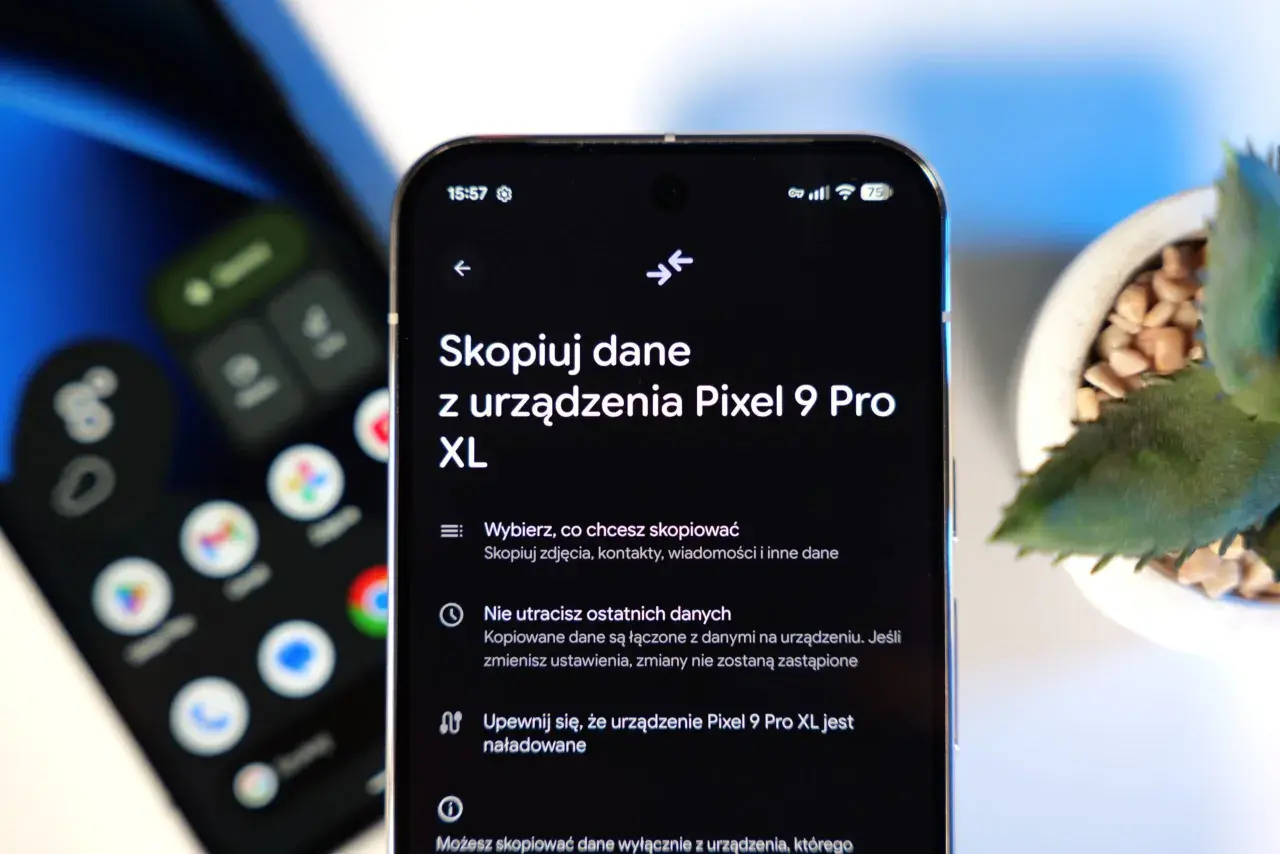 Jak przenieść kontakty z telefonu na telefon? Ekran telefonu z instrukcją kopiowania danych, w tym kontaktów, z urządzenia Pixel 9 Pro XL.